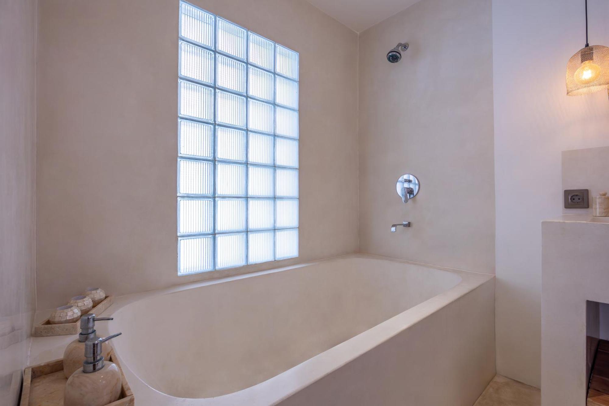 Turan Casa Auri Seminyak Villa Екстериор снимка